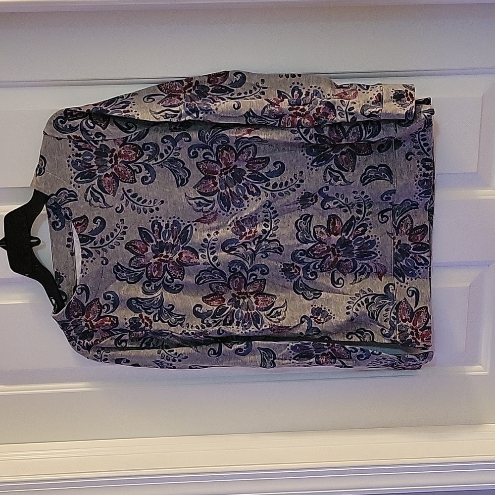 Craft & Barrow grey floral sweatshirt small